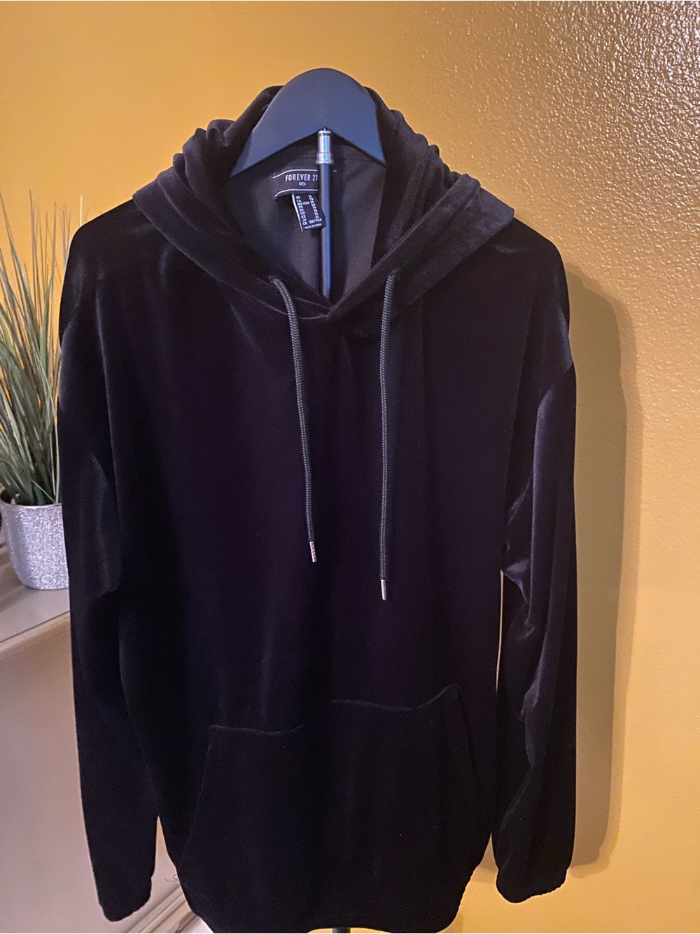 Men’s Forever 21 Black Velour Hooded Pullover